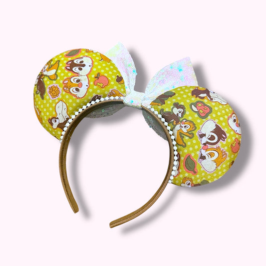 HELLO YELLOW CHIPMUNKS